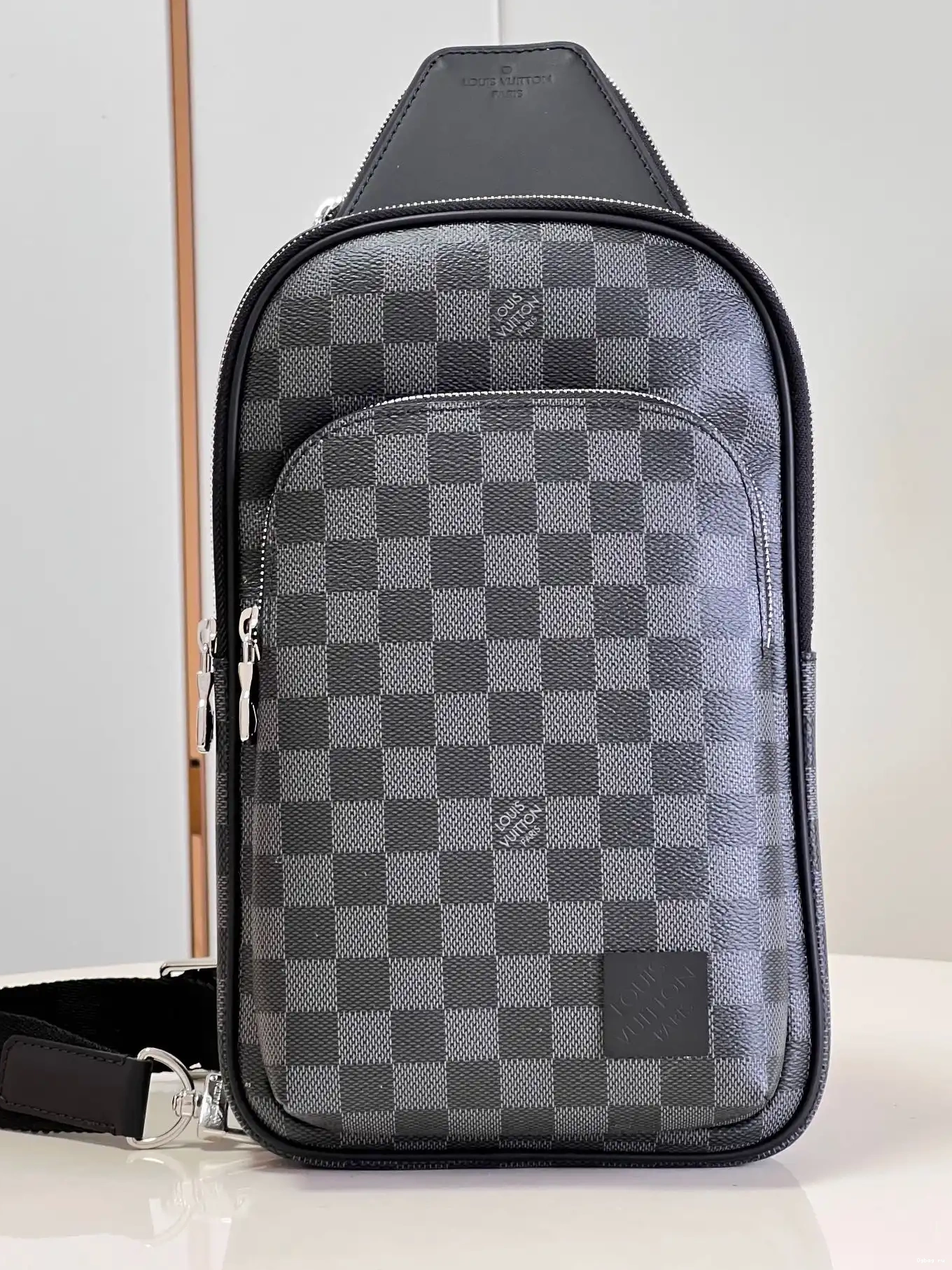 VUITTON Avenue NM-31*20*7CM Slingbag LOUIS 0501